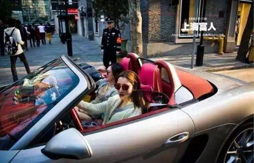 [时尚快讯]在未来首饰都会有生命？兔兔智能珠宝亮相施华洛世奇元素年度盛典