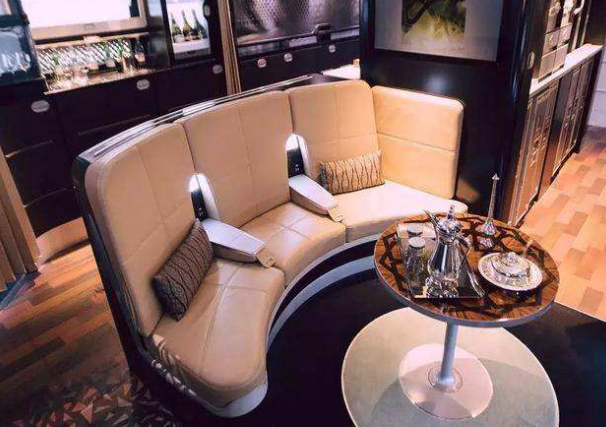 [时尚快讯]深圳时装周 X 聚道联合呈现大秀！今日！权力移交！