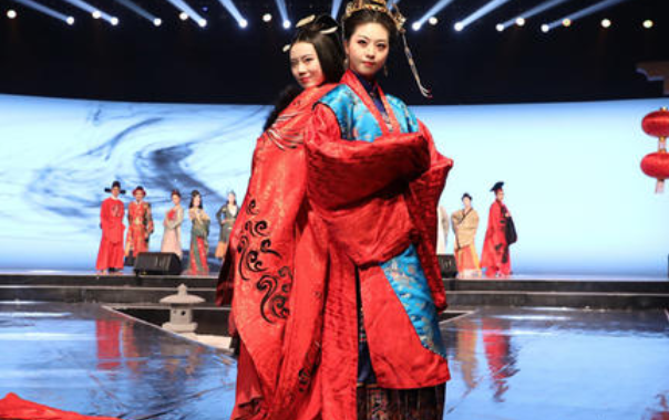 [时尚快讯]上手HELY：用服装承载历史，用设计表达情怀